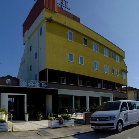Hotel Ambra Quarto d'Altino Bagian luar foto
