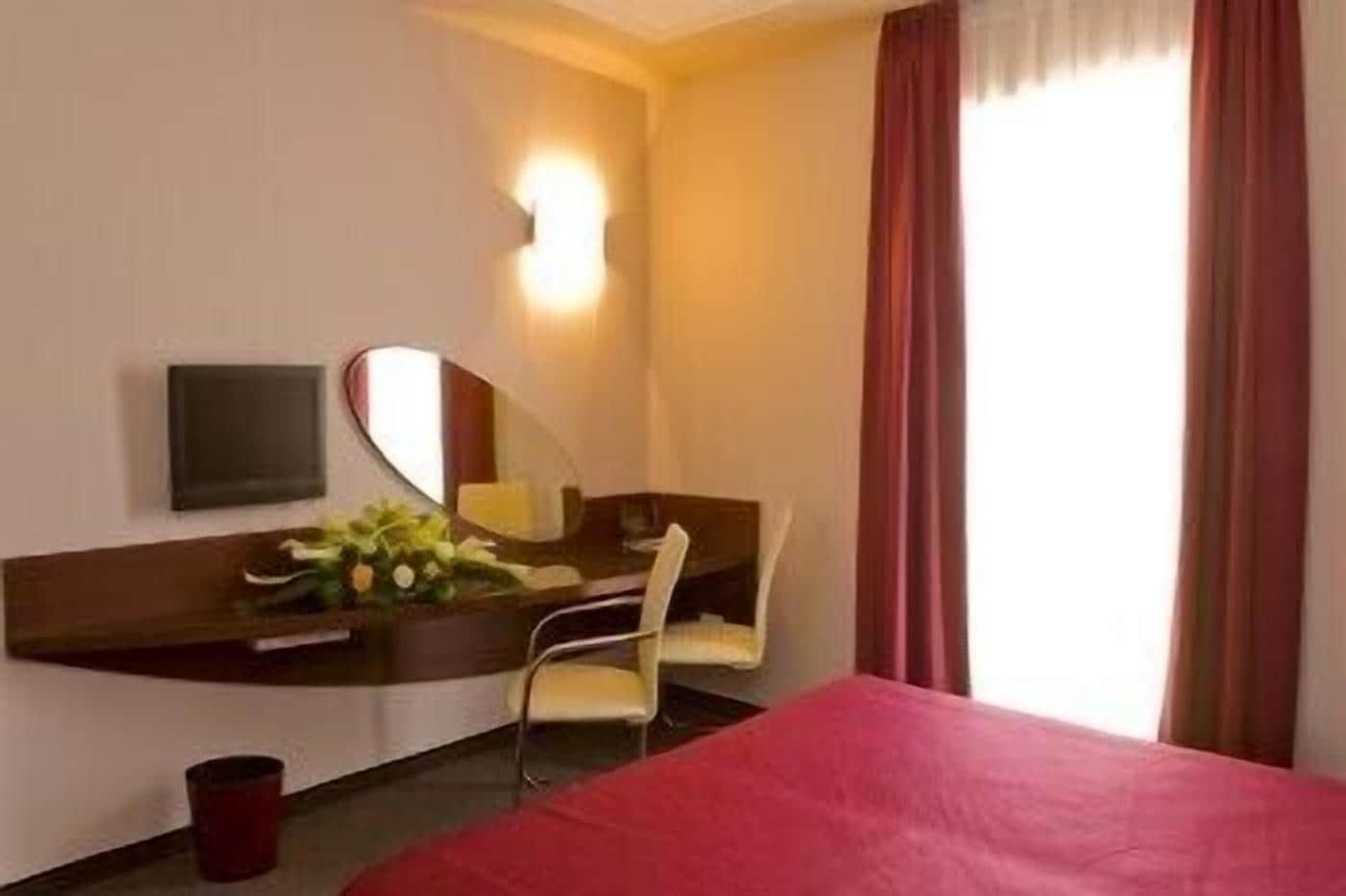 Hotel Ambra Quarto d'Altino Bagian luar foto