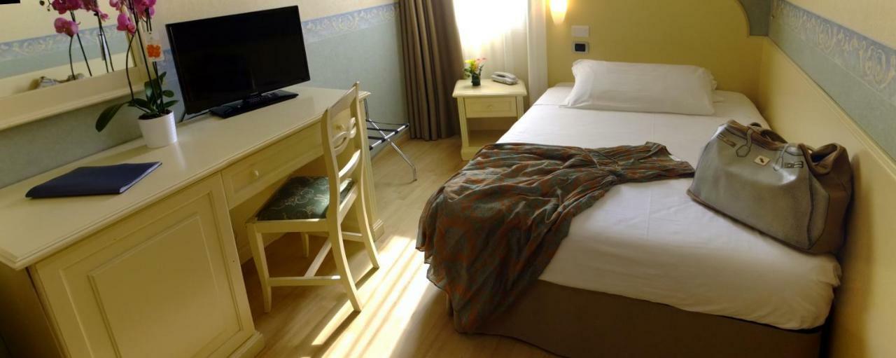 Hotel Ambra Quarto d'Altino Bagian luar foto
